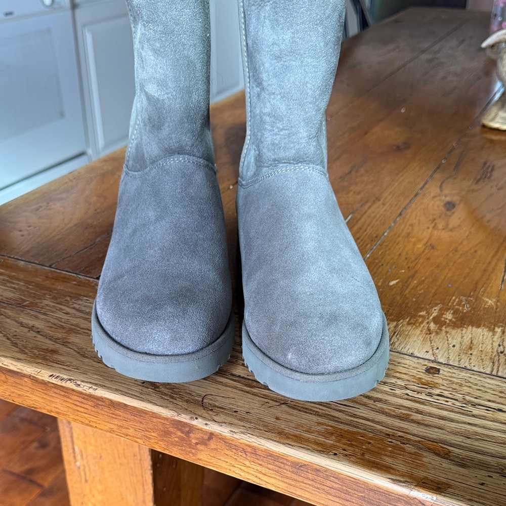 UGG Amie boots size 9 - Picture 3 of 7